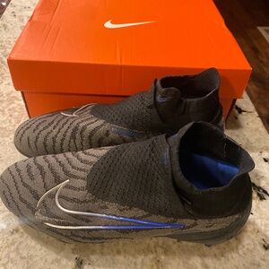 Boys Nike size 5.5  Phantom GX Elite “Shadow Pack”